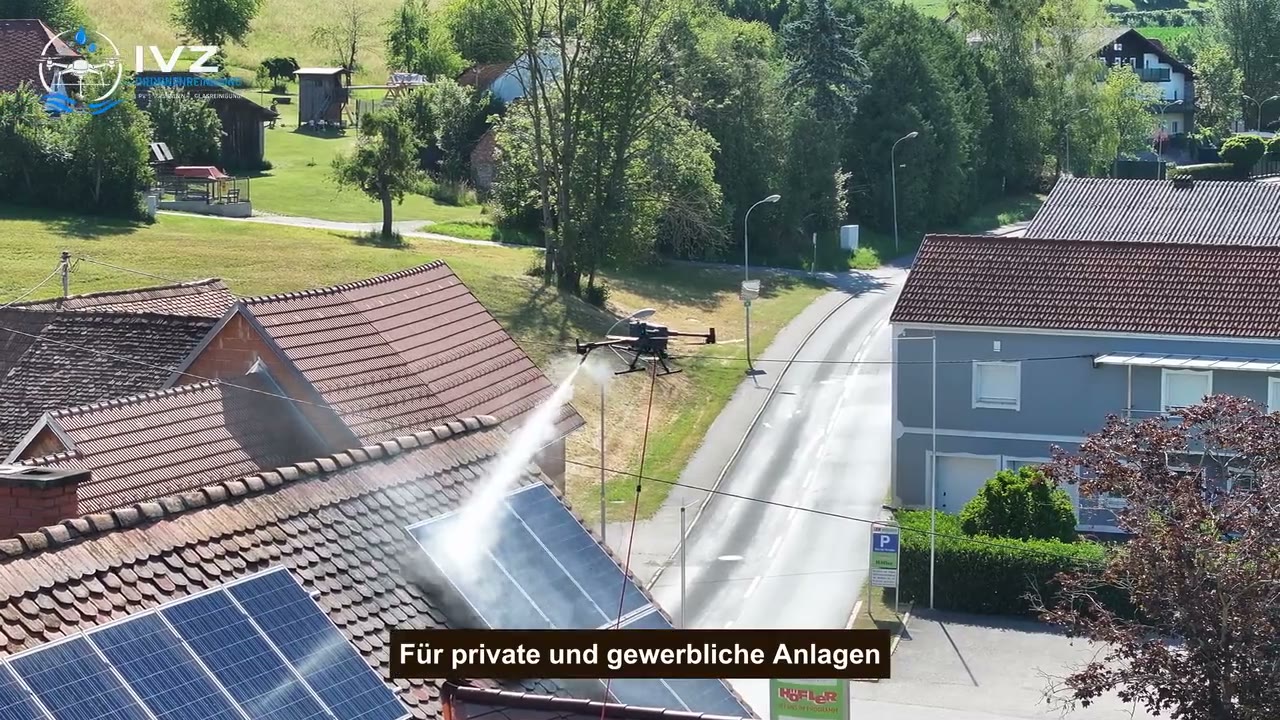IVZ Drohnenreinigung bei der PV-Reinigung im Einsatz